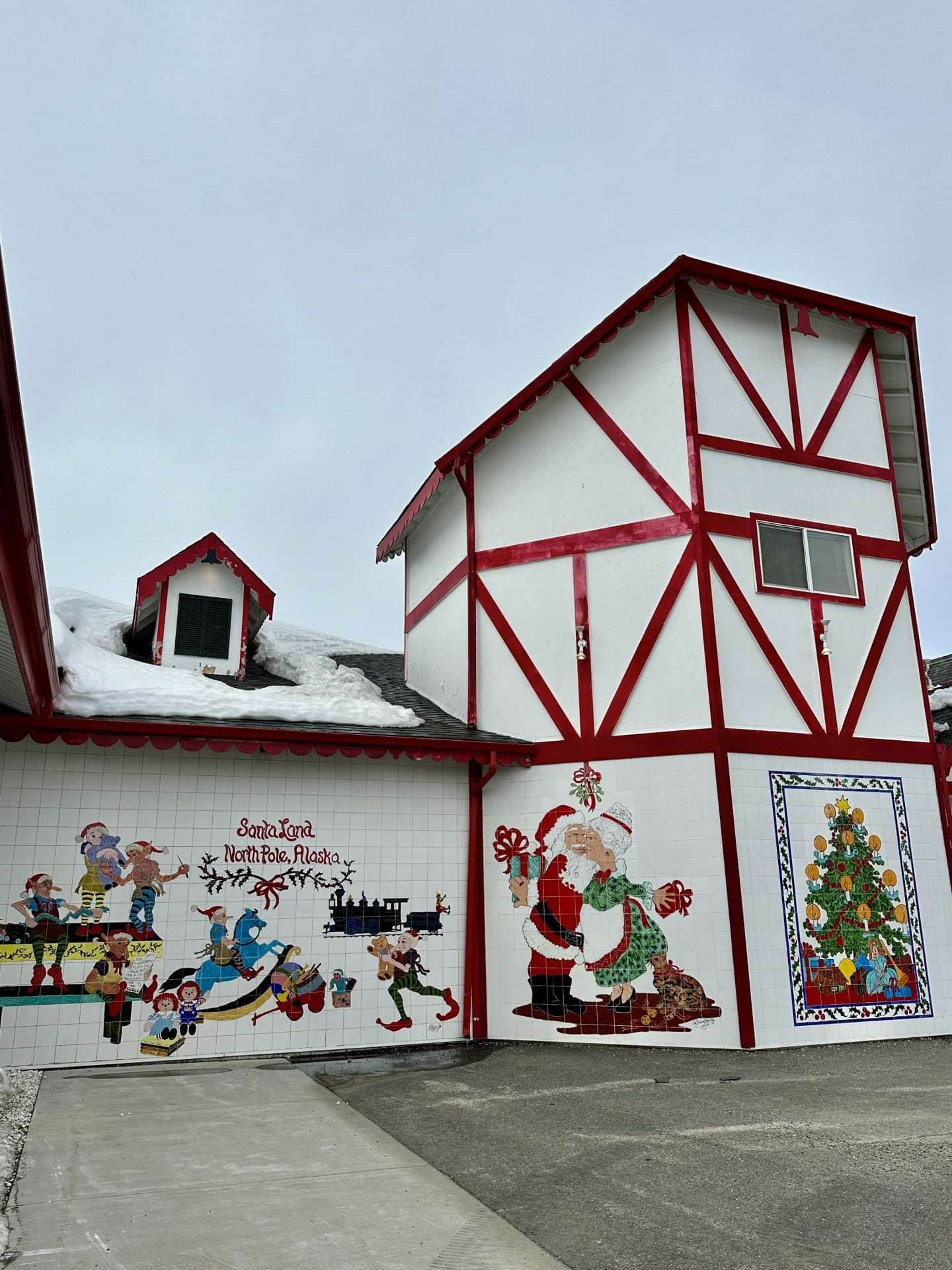 north pole alaska - santa claus house
