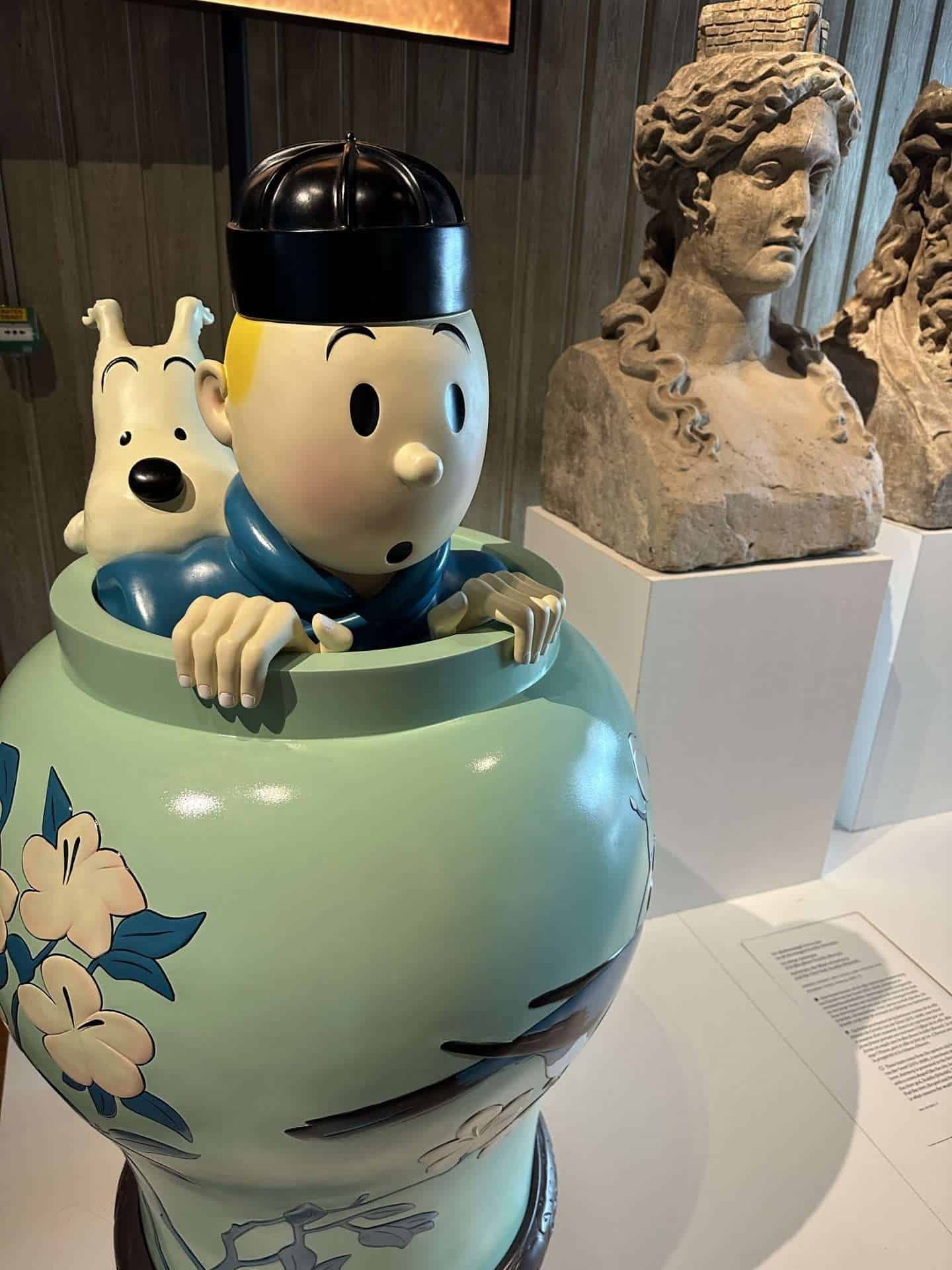 Tin Tin Vase MAS Museum Antwerp, Belgium