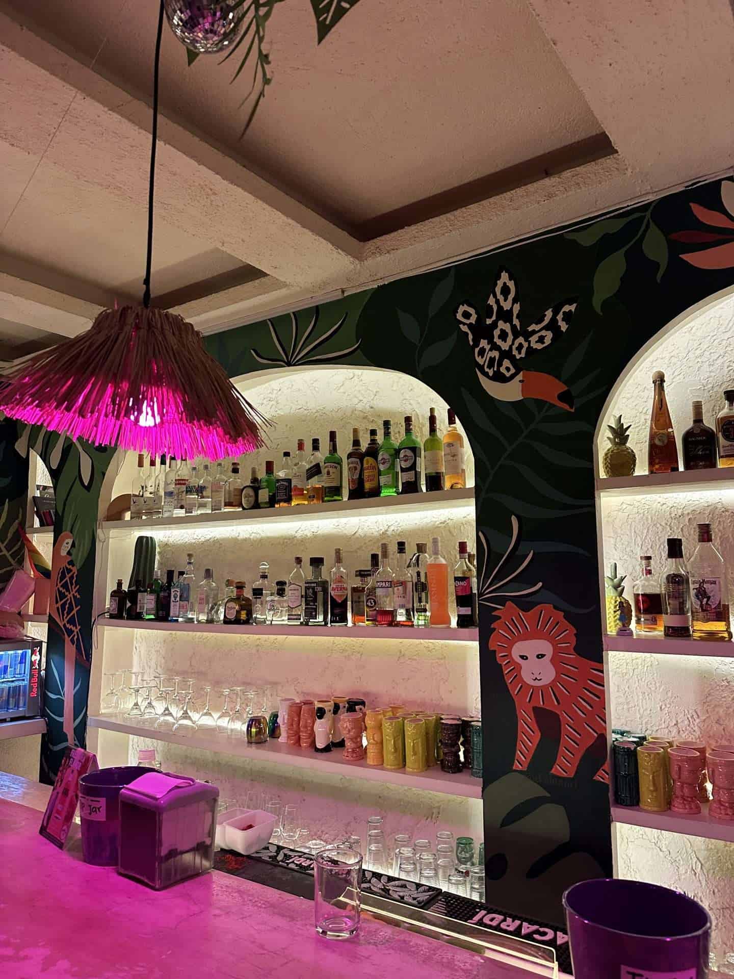 bar in el barrio - antigua guatemala bars