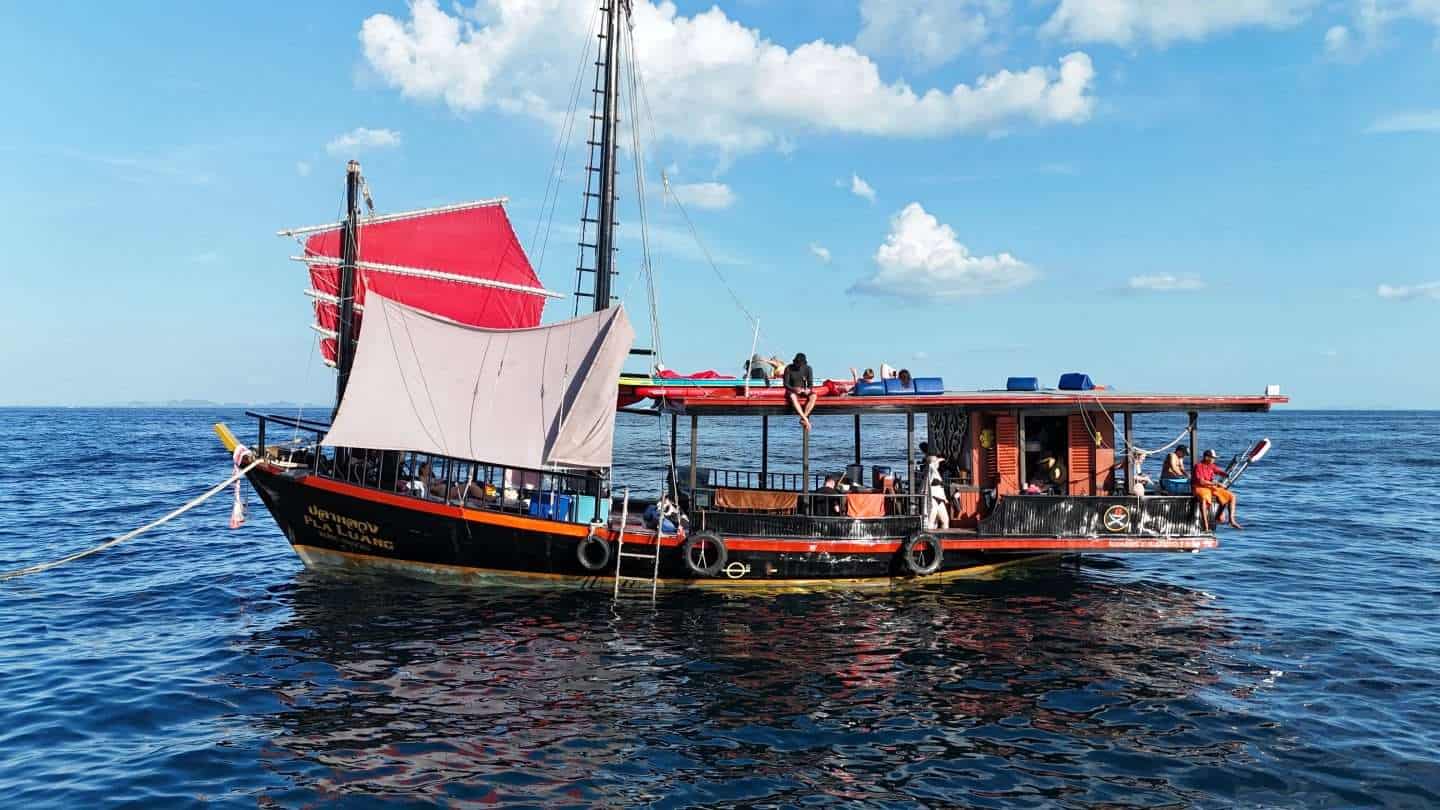 krabi sunset cruise boat krabi thailand
