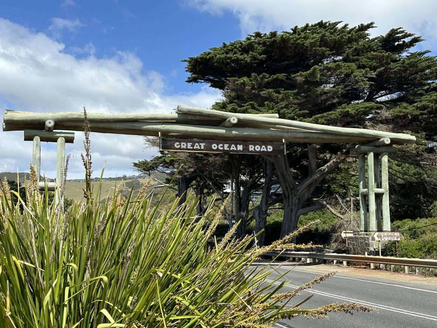 memorial arch great ocean road tour