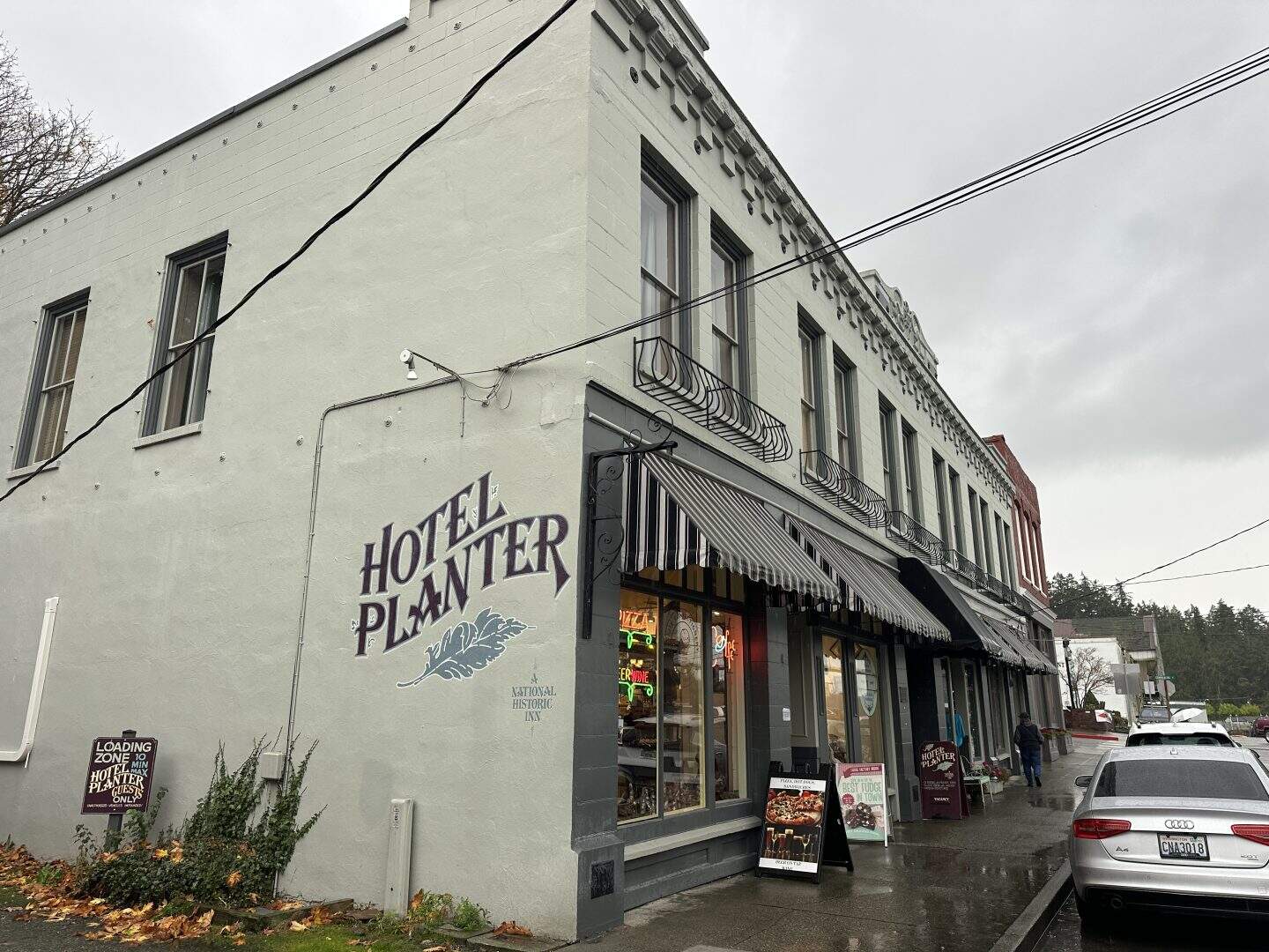 exterior of historic hotel planer in la conner