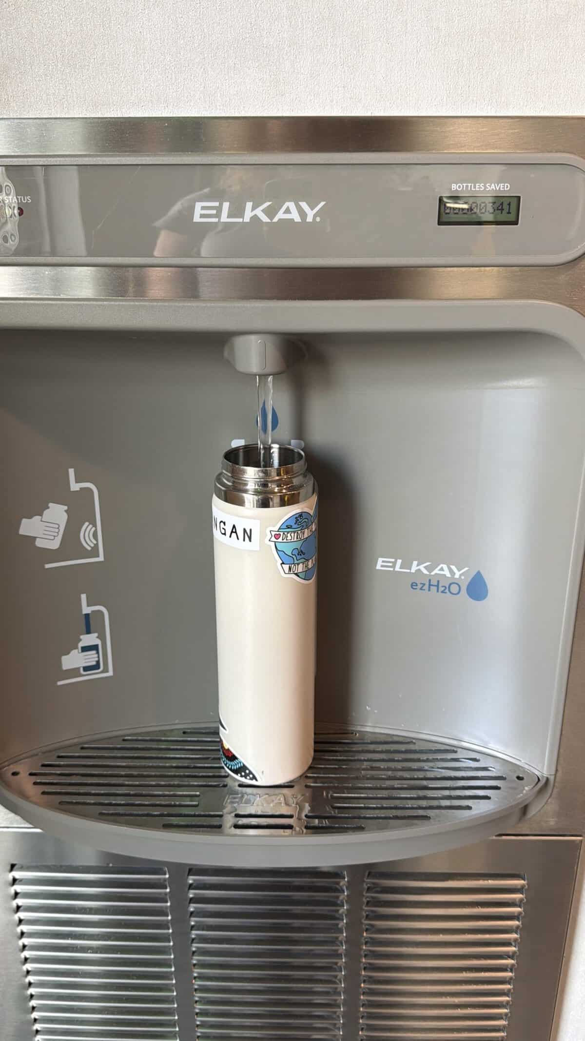 la_quinta_chattanooga_downtown_water_filler - Adventures with Carli White insulated water bottle being filled from an in wall water bottler filler.